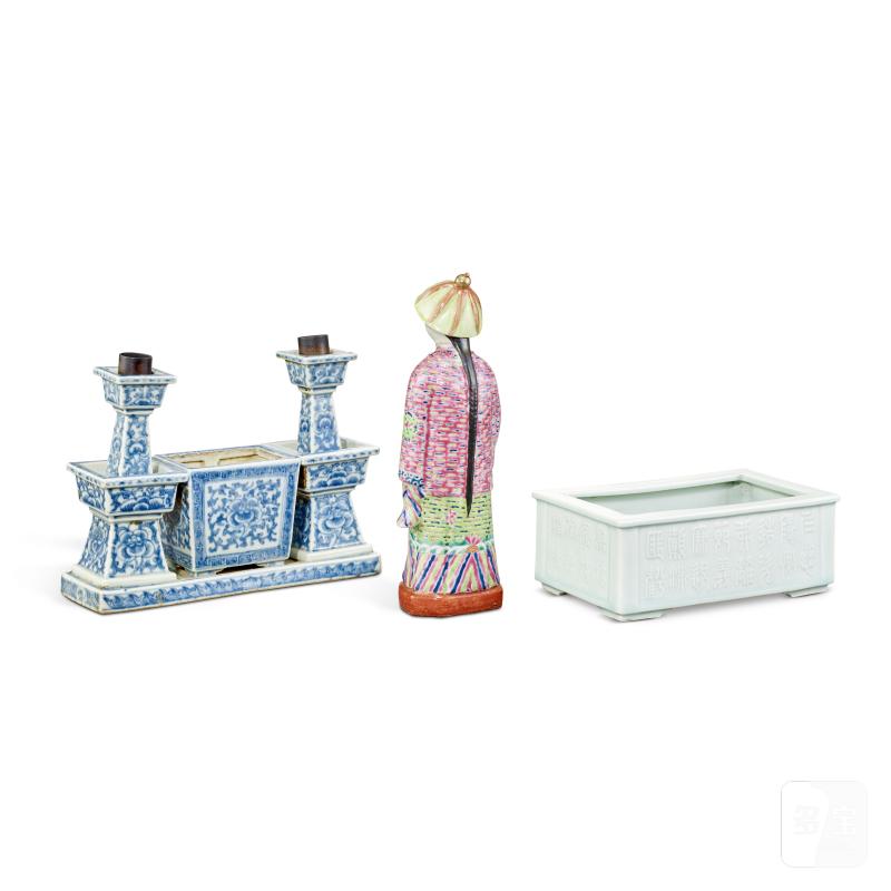 A group of three porcelain wares, Qing dynasty, 19th century | 清十九世紀 瓷器一組三件 - 图2